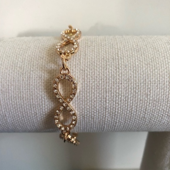 Infinity charm bracelet with rhinestones - Picture 7 of 9